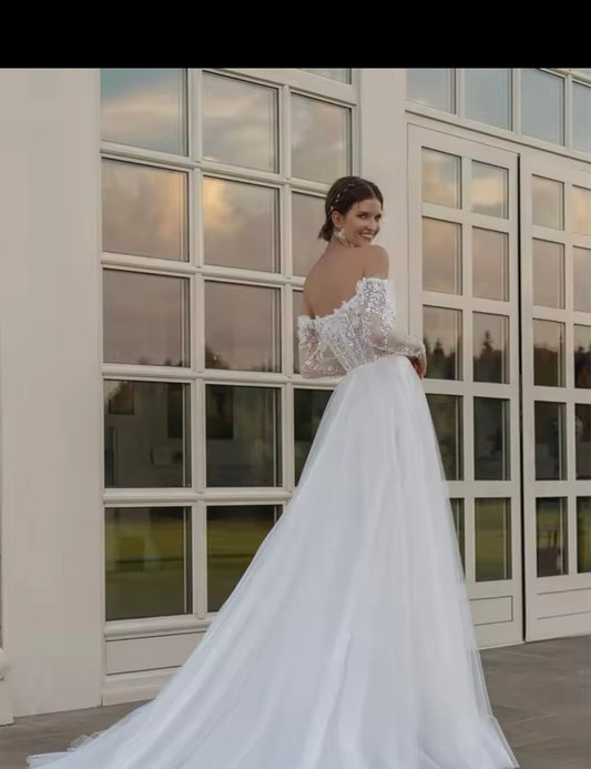 Classic Lace Appliques Off The Shoulder A Line Wedding Dress